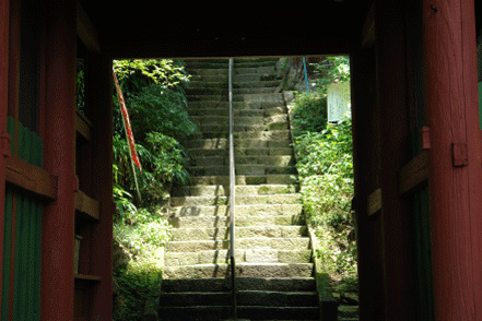 毘沙門天への階段