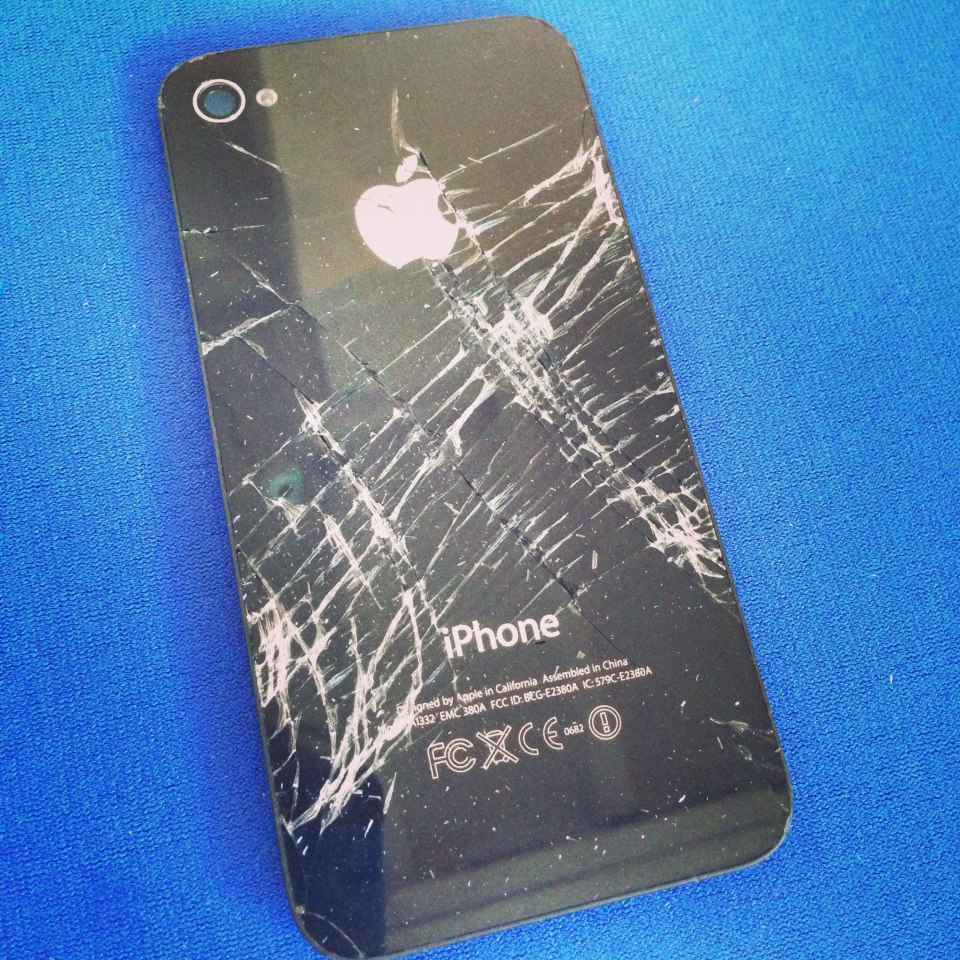 横浜でのiphone アイフォン 修理なら Iphoneの背面ガラス割れ バックパネル割れ修理