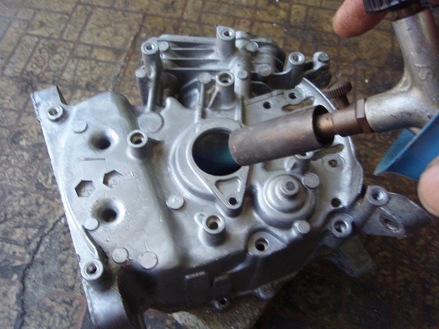 ホンダ汎用エンジンの修理 パート２ | 黒瀬モーターサイクル
