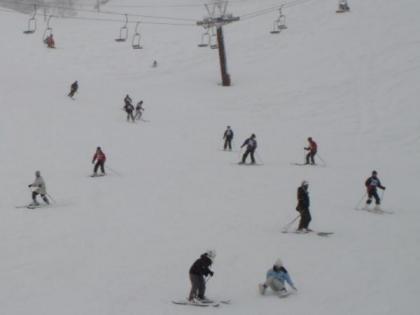 子供たちのスキー教室風景