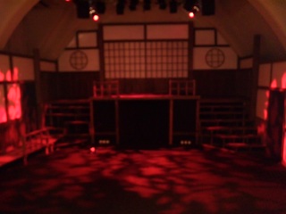赤い舞台