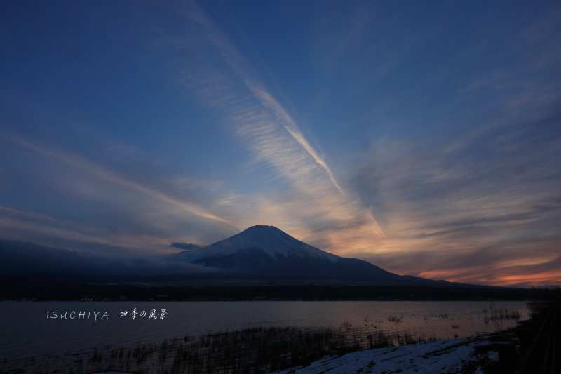 山中湖と富士山