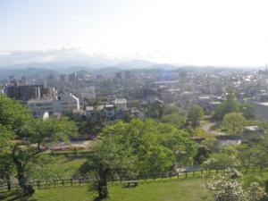 鳥取城より市街地を望む